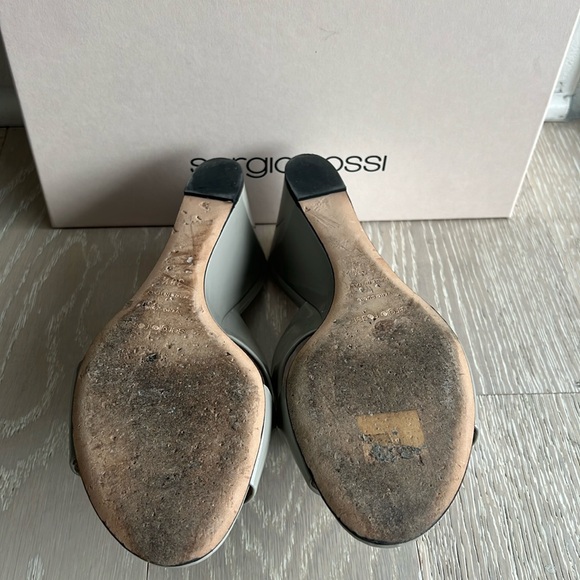 Sergio Rossi gray patent leather wedge sandals size 8 1/2 - Picture 5 of 7